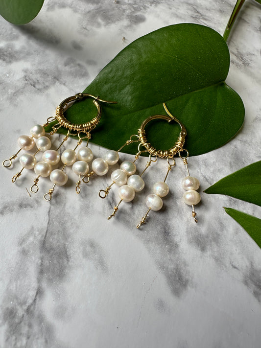 Hoops Earrings with cultured pearls