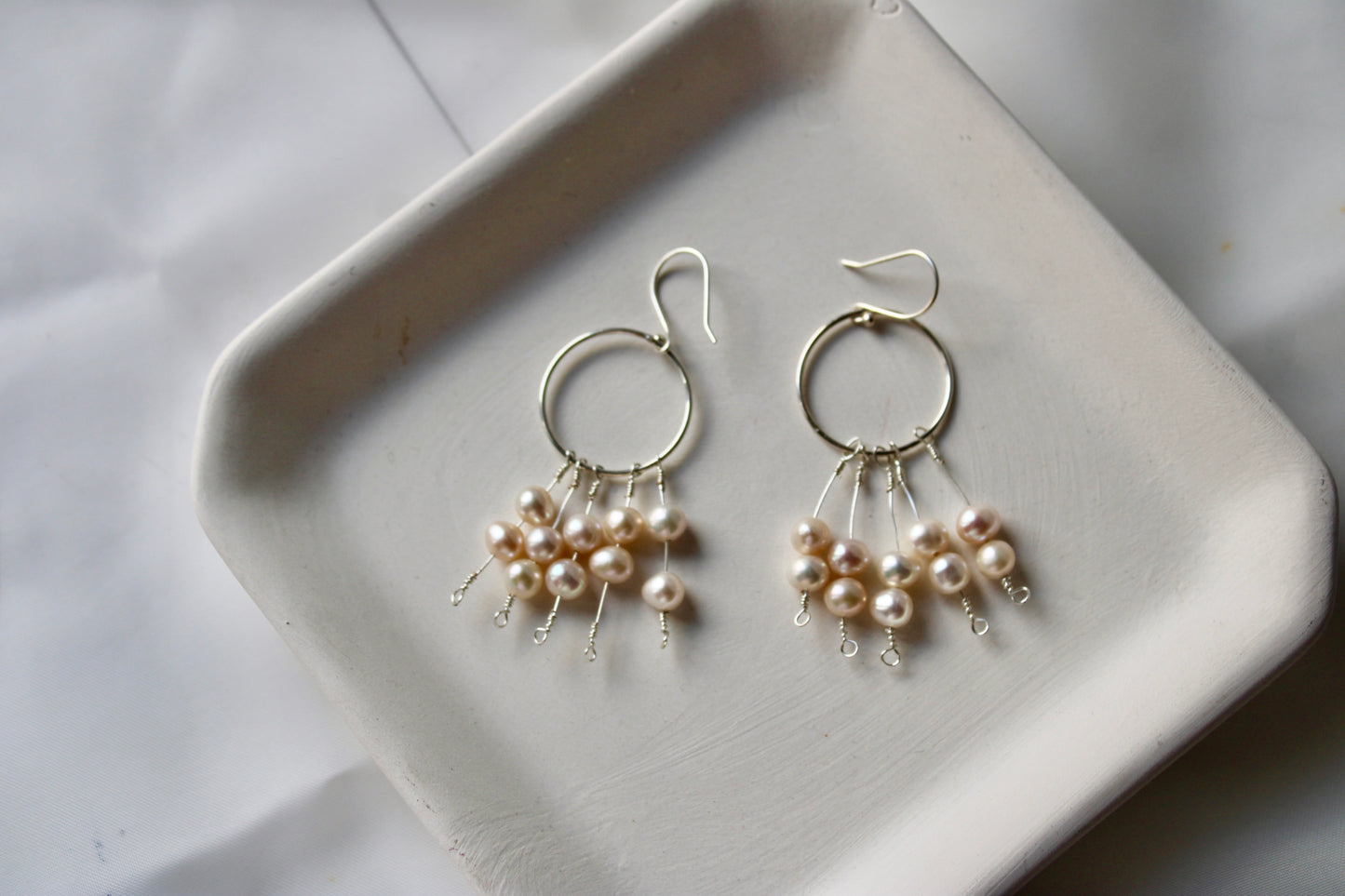 Hoops Earrings with cultured pearls