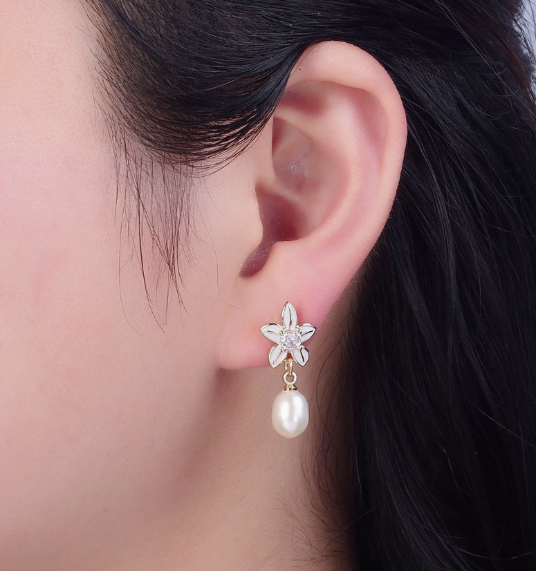 Dangle White Pearl Stud Earring with White Flower For Wedding Jewelry